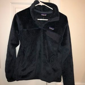 Navy Patagonia Pullover with front pocket